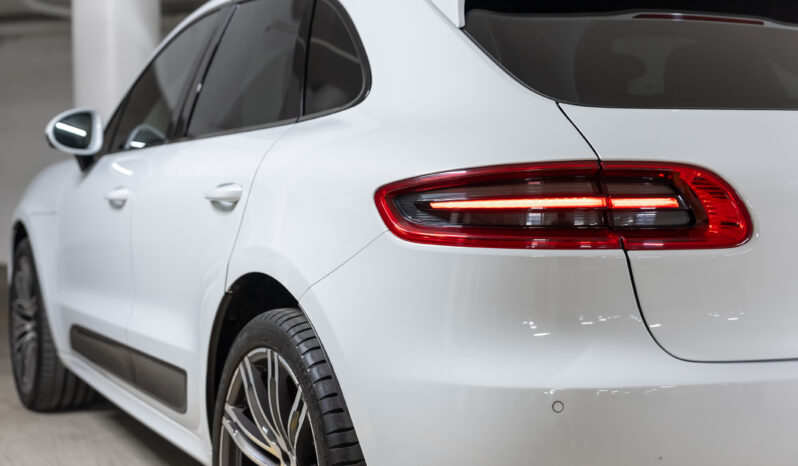 2015 Porsche Macan Turbo full