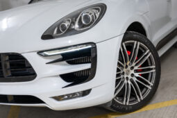 2015 Porsche Macan Turbo full