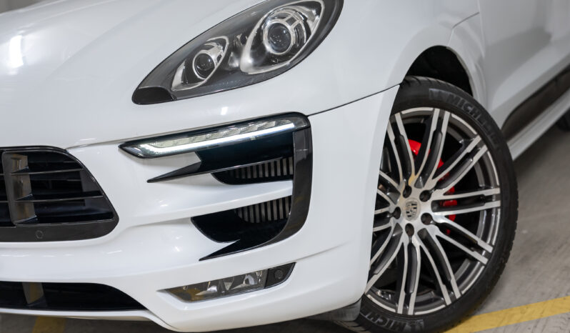 2015 Porsche Macan Turbo full