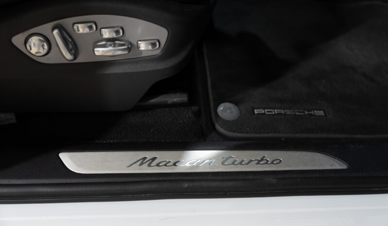 2015 Porsche Macan Turbo full