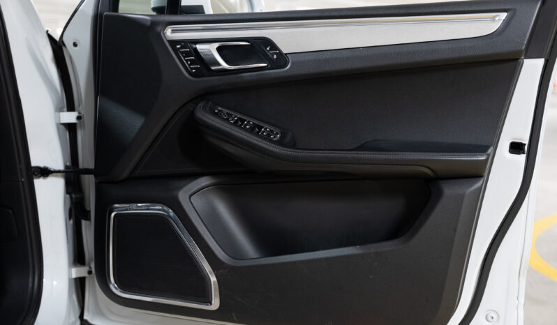 2015 Porsche Macan Turbo full