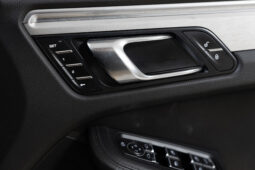 2015 Porsche Macan Turbo full