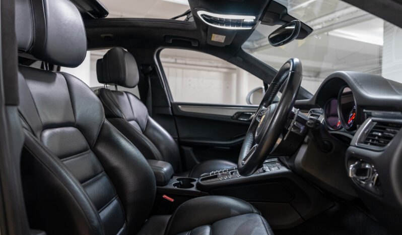 2015 Porsche Macan Turbo full