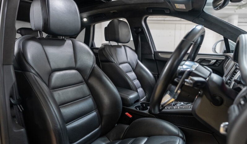 2015 Porsche Macan Turbo full