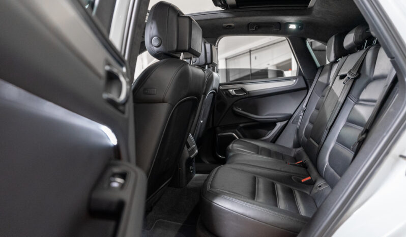 2015 Porsche Macan Turbo full