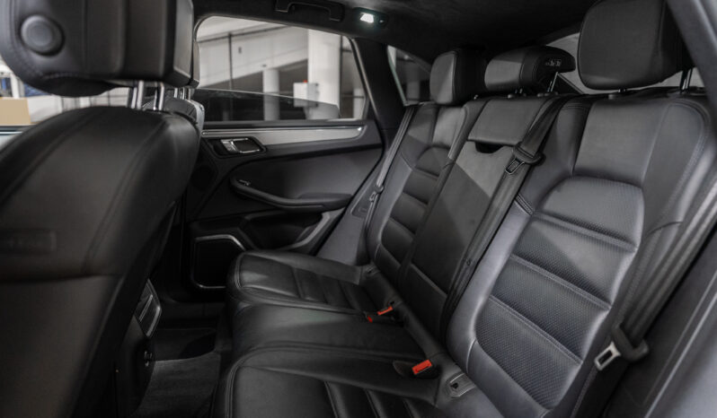 2015 Porsche Macan Turbo full