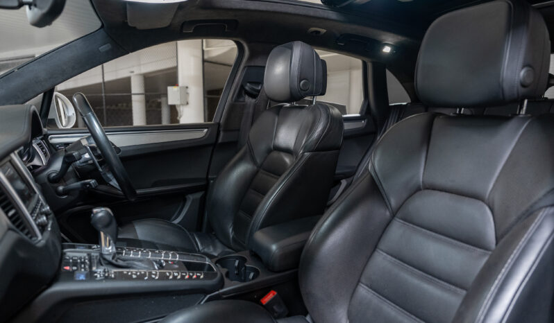2015 Porsche Macan Turbo full
