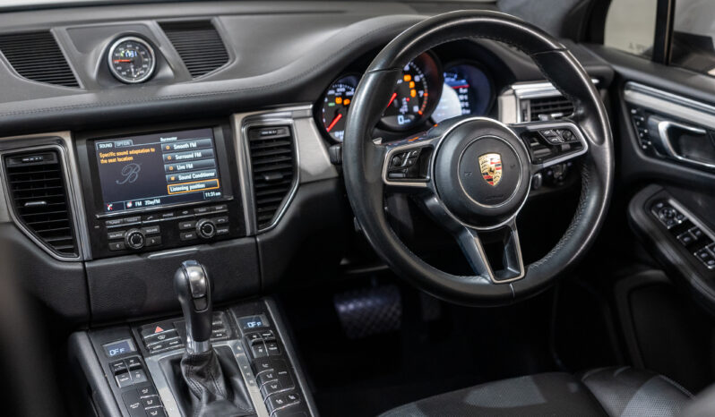 2015 Porsche Macan Turbo full