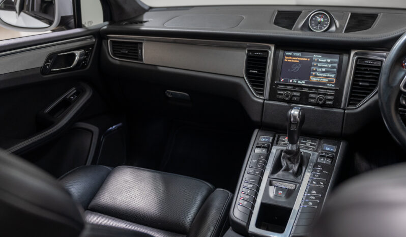 2015 Porsche Macan Turbo full