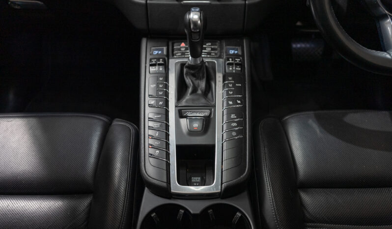 2015 Porsche Macan Turbo full