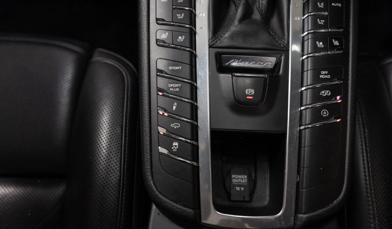 2015 Porsche Macan Turbo full