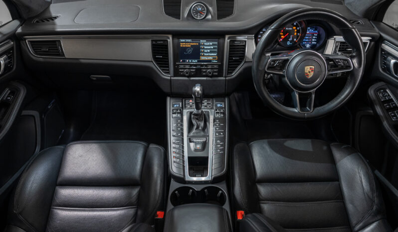 2015 Porsche Macan Turbo full