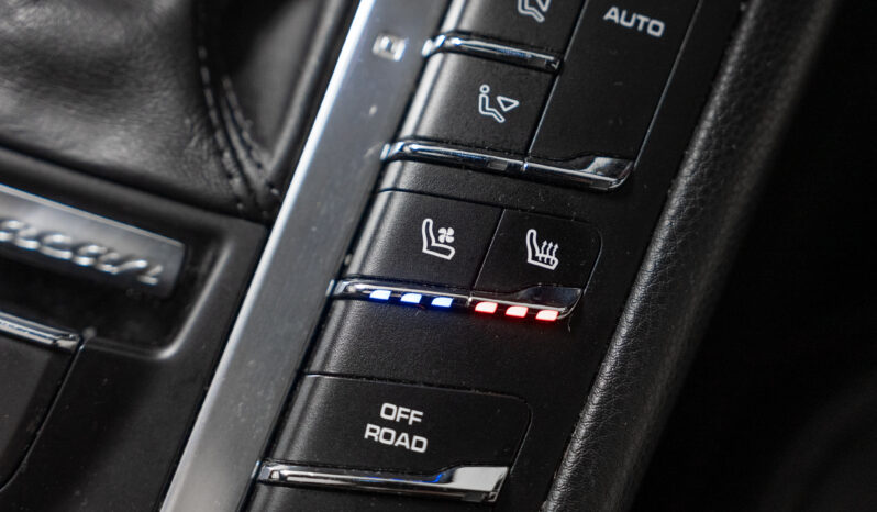 2015 Porsche Macan Turbo full