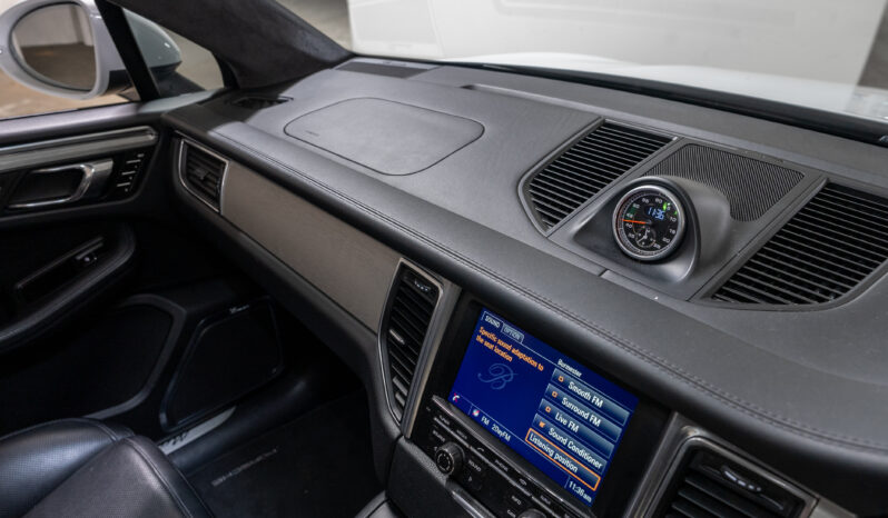 2015 Porsche Macan Turbo full
