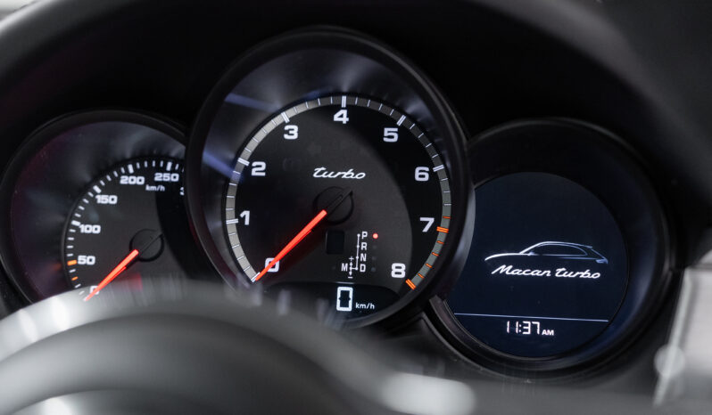 2015 Porsche Macan Turbo full