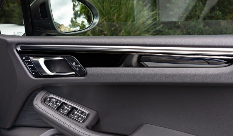 2022 PORSCHE MACAN T full