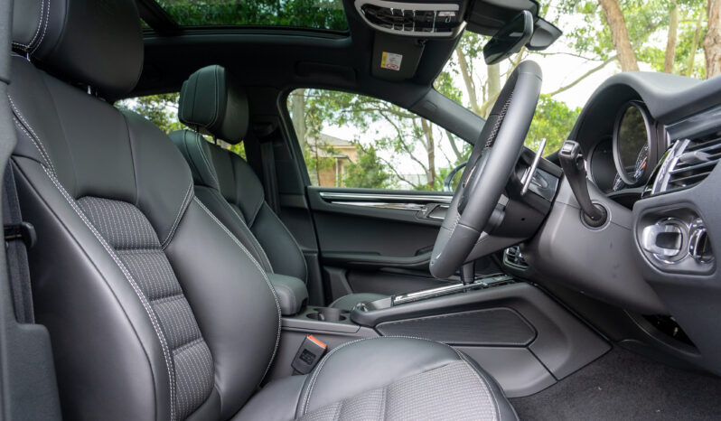 2022 PORSCHE MACAN T full