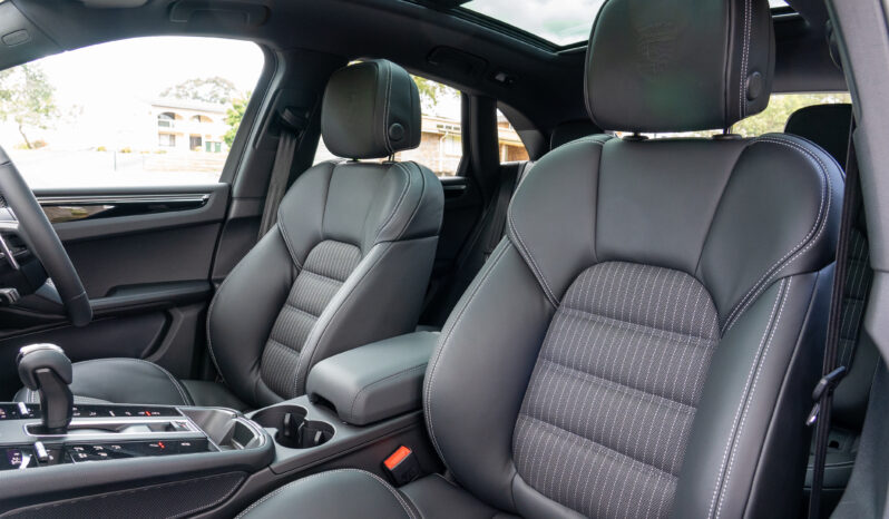 2022 PORSCHE MACAN T full