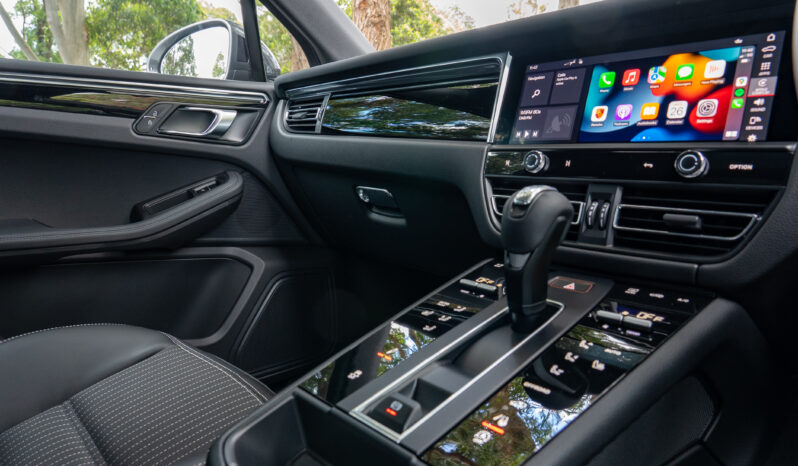 2022 PORSCHE MACAN T full