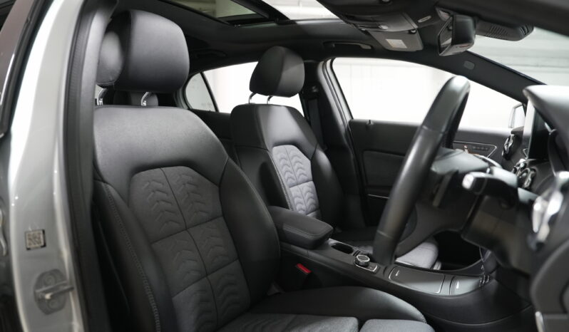 2019 MERCEDES-BENZ GLA180 Urban Edition full