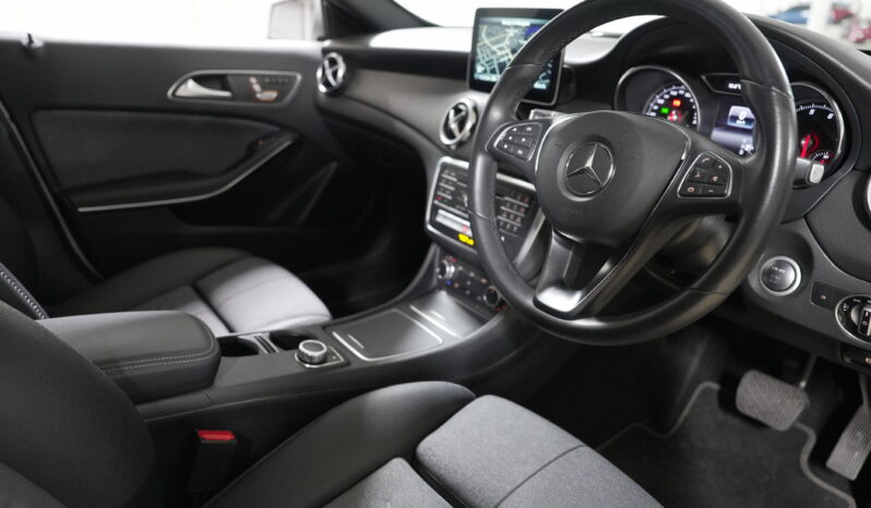 2019 MERCEDES-BENZ GLA180 Urban Edition full