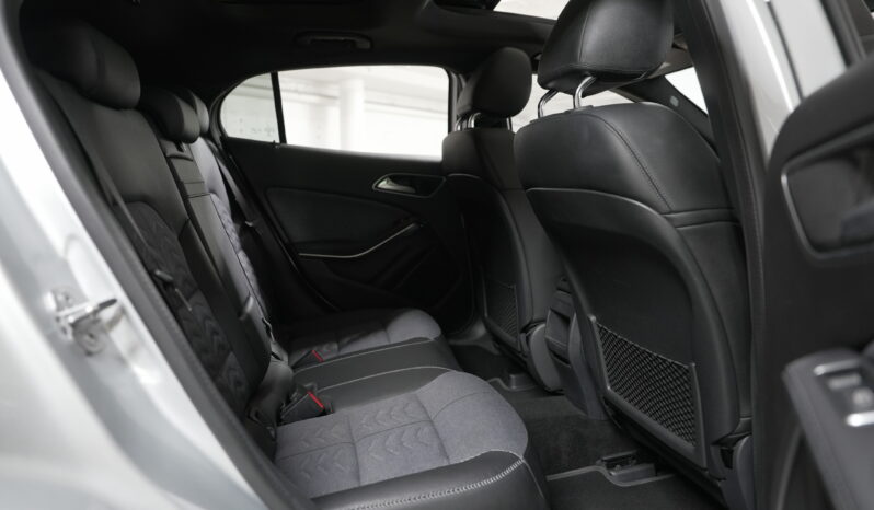 2019 MERCEDES-BENZ GLA180 Urban Edition full