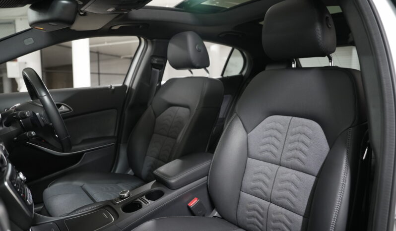 2019 MERCEDES-BENZ GLA180 Urban Edition full
