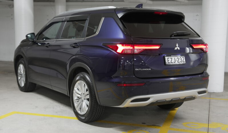 2023 Mitsubishi Outlander LS AWD full