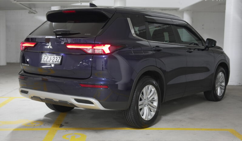 2023 Mitsubishi Outlander LS AWD full