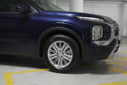 2023 Mitsubishi Outlander LS AWD full