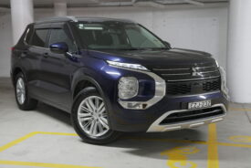 2023 Mitsubishi Outlander LS AWD