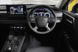 2023 Mitsubishi Outlander LS AWD full