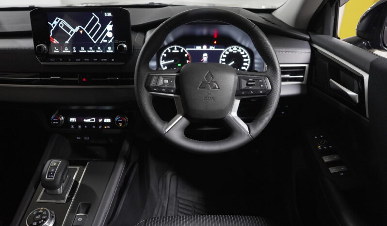 2023 Mitsubishi Outlander LS AWD full