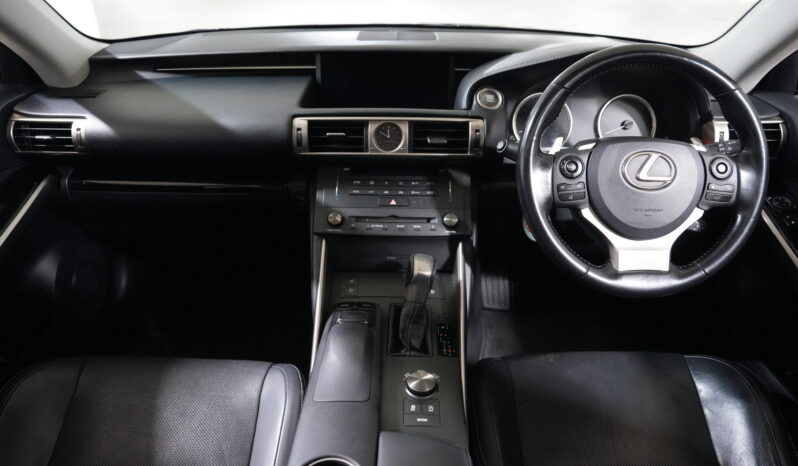 2016 Lexus IS200t Luxury full