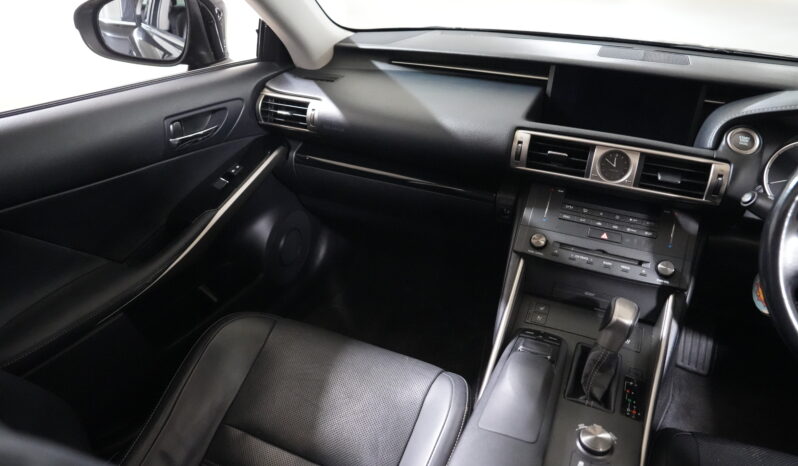 2016 Lexus IS200t Luxury full