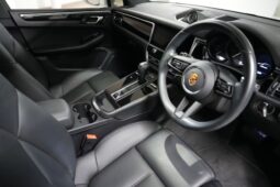 2021 Porsche Macan MY22 full