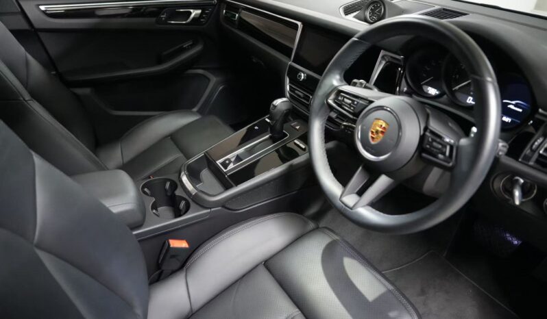 2021 Porsche Macan MY22 full
